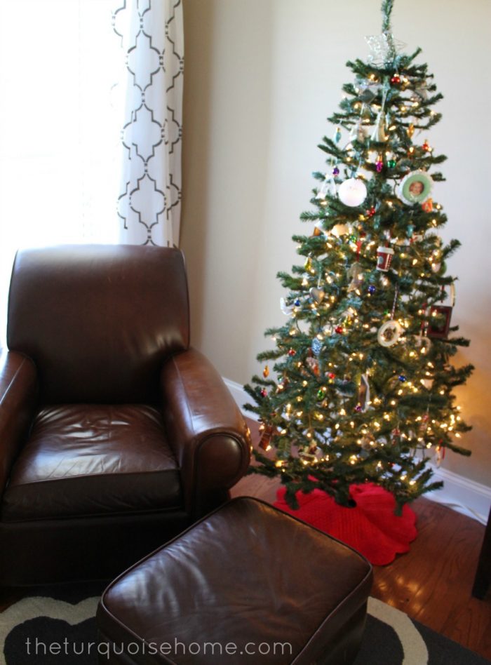 Welcome to my Christmas Home Tour! Check out my rustic DIY and budget friendly Christmas Decorations and get tips on Decorating with a budget in mind.