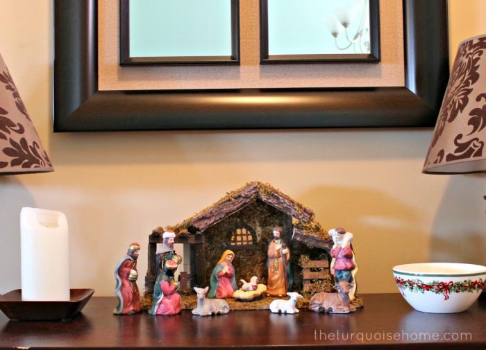 Welcome to my Christmas Home Tour! Check out my rustic DIY and budget friendly Christmas Decorations and get tips on Decorating with a budget in mind.