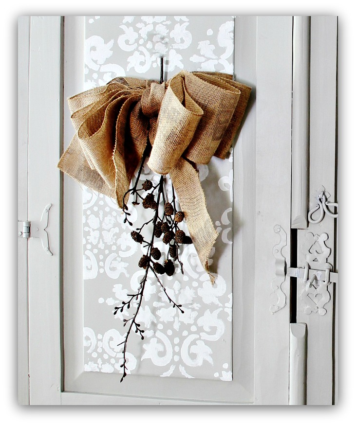 Nubby, fall burlap bow | 11 Ways to Add Fall to Your Home
