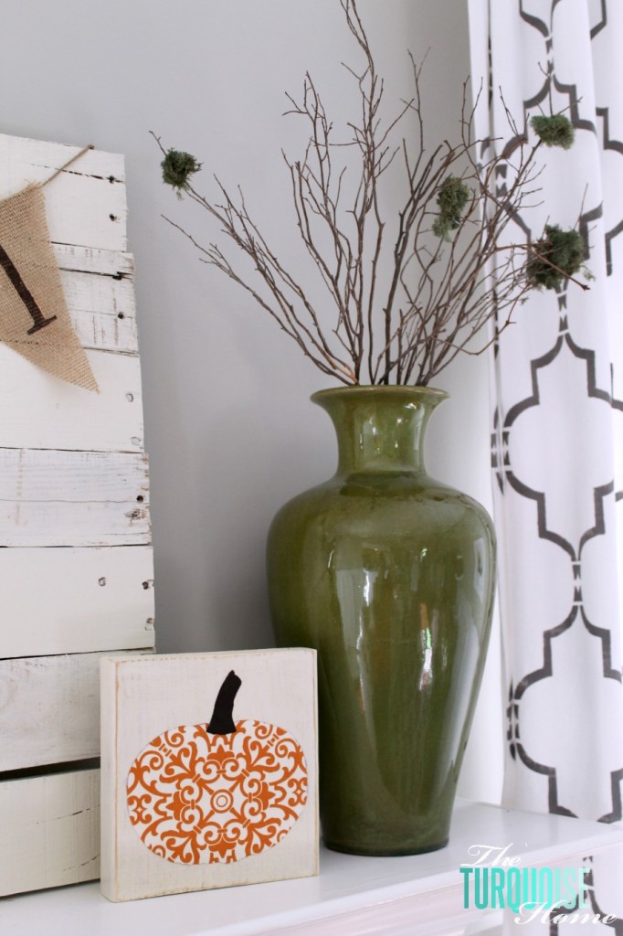 Planked Pallet Fall Mantel | The Turquoise Home