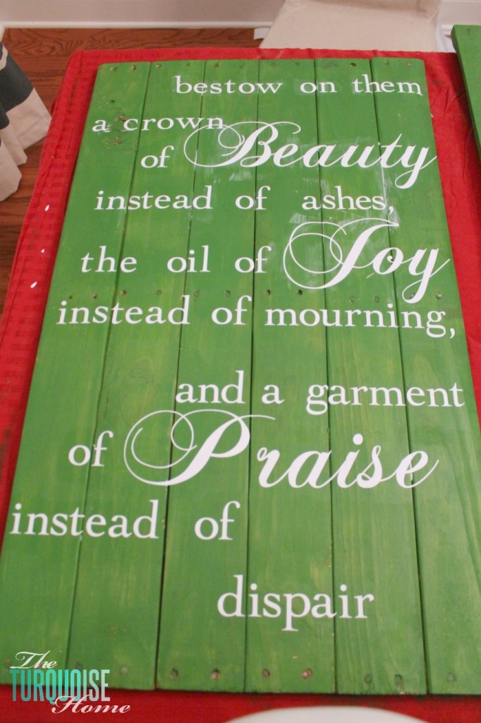 Pallet sign with vinyl lettering