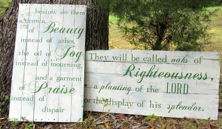 DIY Hand-Painted Pallet Signs