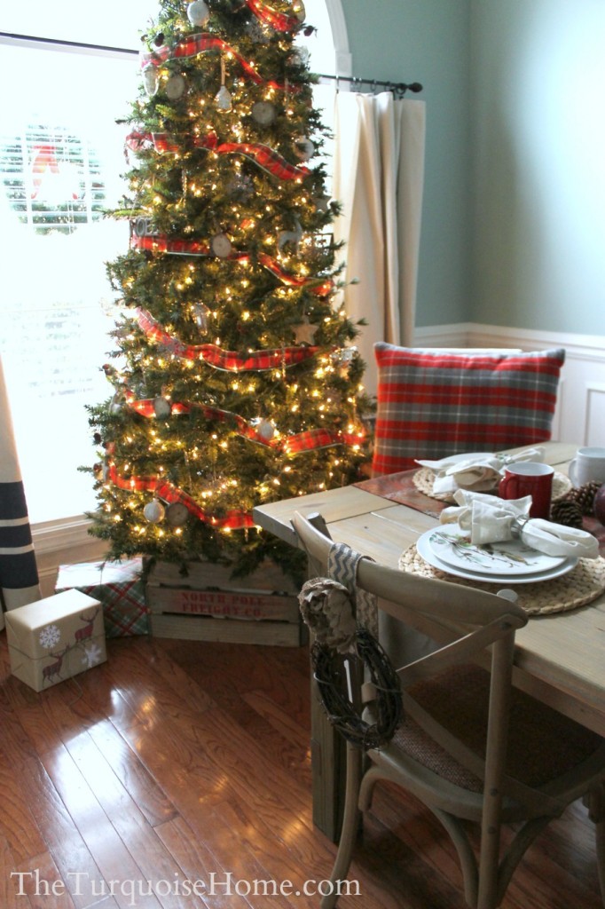 Christmas Home Tour 2013: Pretty in Plaid