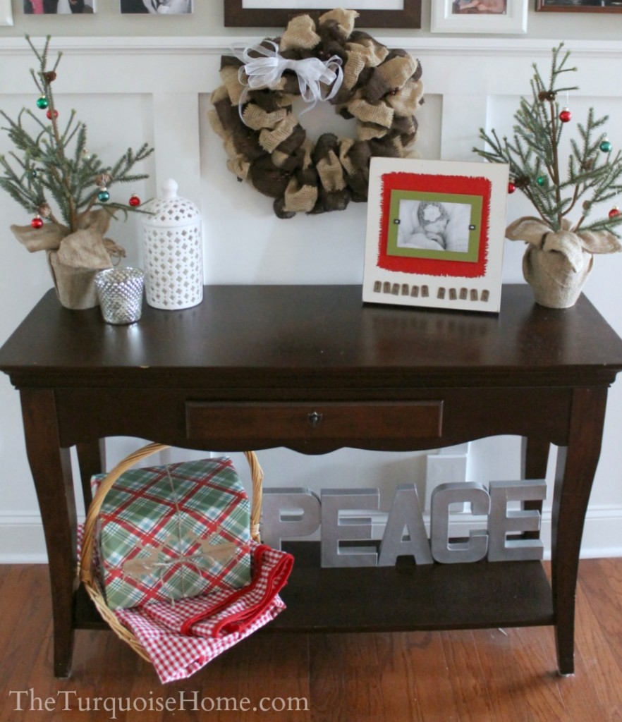 Christmas Home Tour 2013: Pretty in Plaid