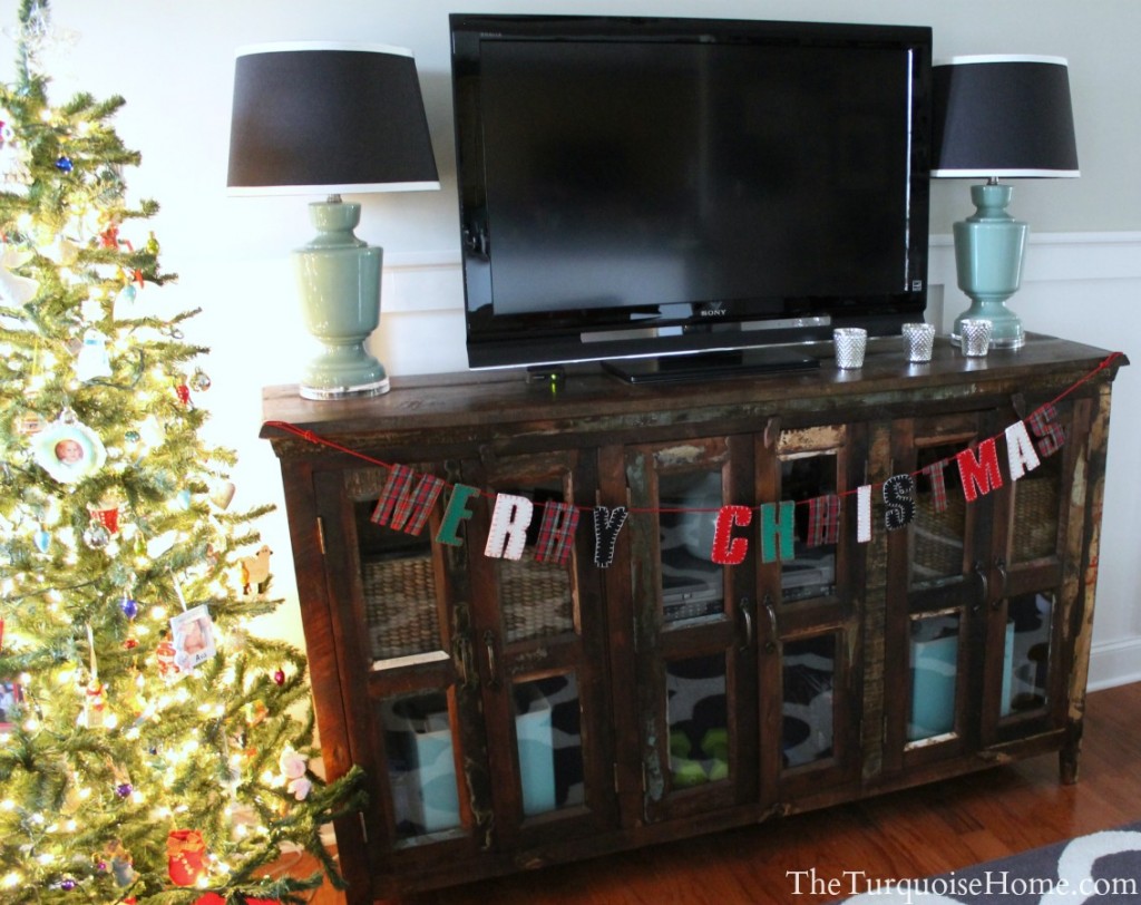 Christmas Home Tour 2013: Pretty in Plaid