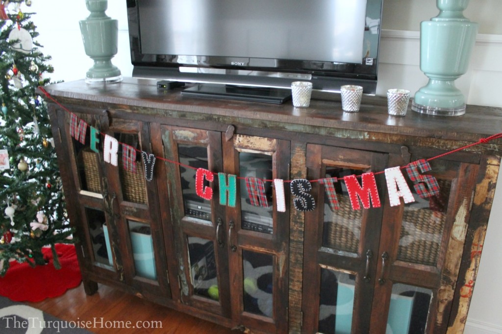 Christmas Home Tour 2013: Pretty in Plaid