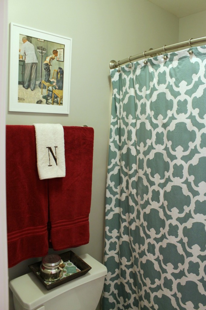 Traditional-Americana Guest Bathroom Update: painted walls, cabinets, new hardware and a punch of color!