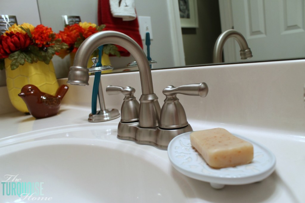 Traditional-Americana Guest Bathroom Update: painted walls, cabinets, new hardware and a punch of color!