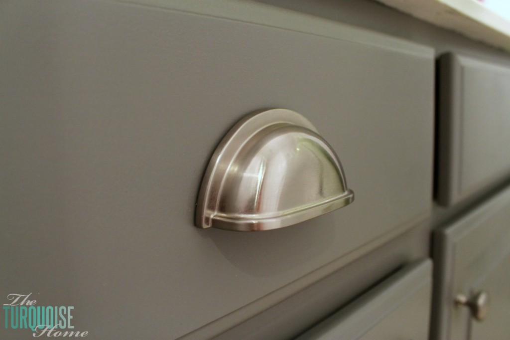 Traditional-Americana Guest Bathroom Update: painted walls, cabinets, new hardware and a punch of color!