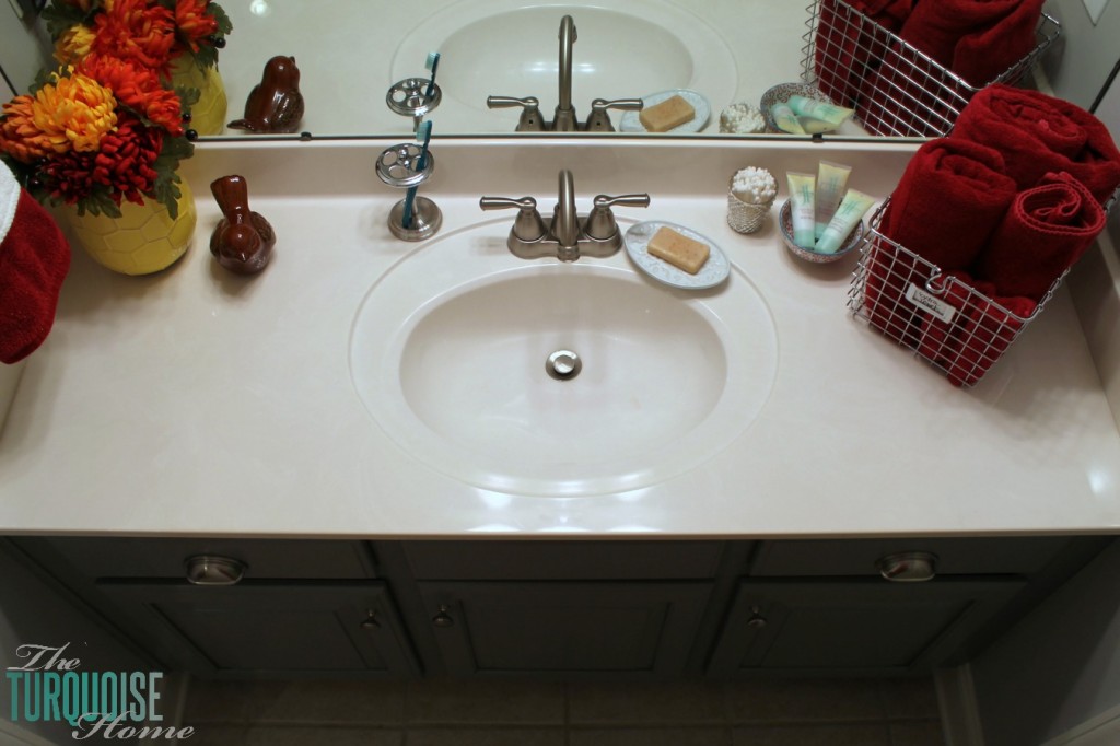 Traditional-Americana Guest Bathroom Update: painted walls, cabinets, new hardware and a punch of color!