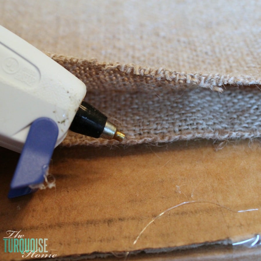 No-Sew Burlap Monogrammed Garden Flag {full tutorial}