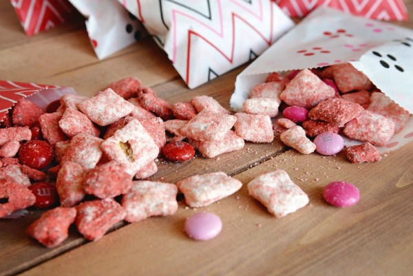 Valentine-Puppy-Chow-Mix-740x494