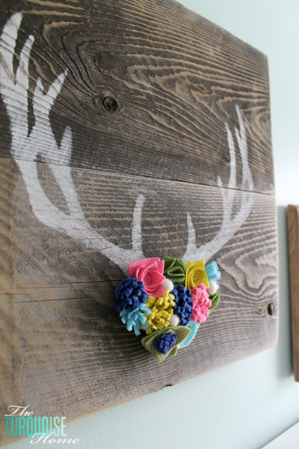 Such a sweet, girly gallery wall in a woodland nursery. All of the details at TheTurquoiseHome.com