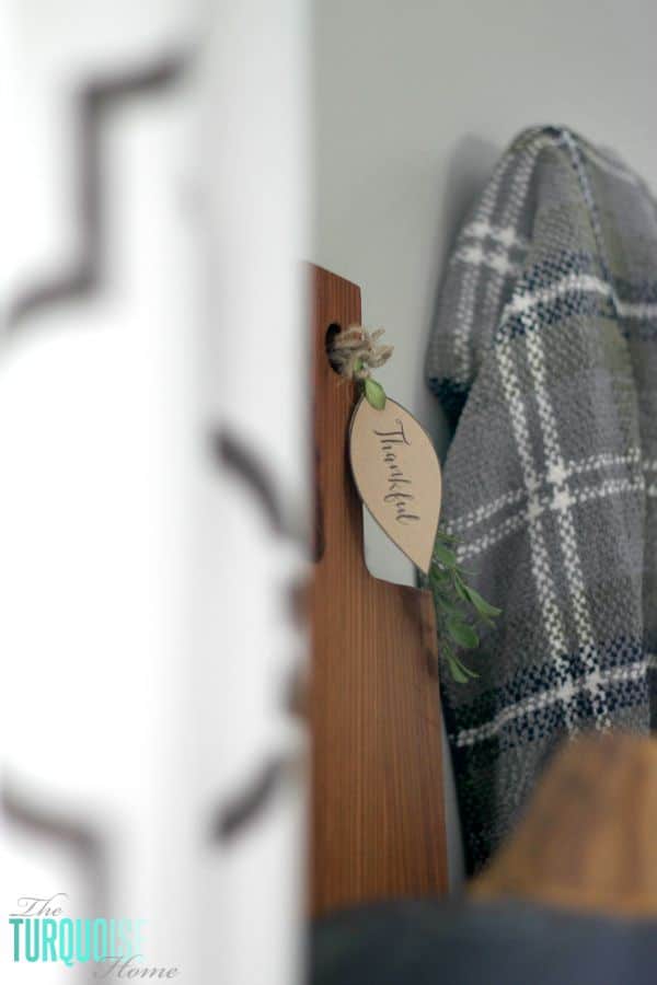 Plaids, neutrals and a few pops of autumnal color bring this message of gratitude home. I love the sweet reminder to be grateful this season - and always! | Grateful Fall Mantel | Details at TheTurquoiseHome.com