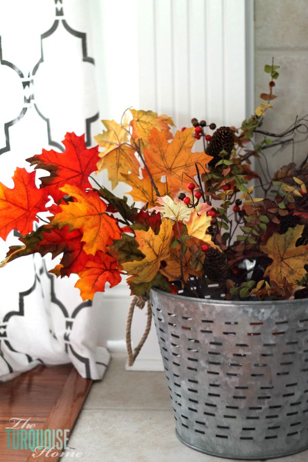 Plaids, neutrals and a few pops of autumnal color bring this message of gratitude home. I love the sweet reminder to be grateful this season - and always! | Grateful Fall Mantel | Details at TheTurquoiseHome.com