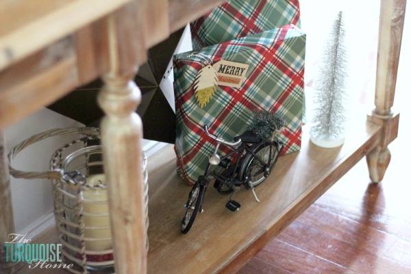 A Traditional Christmas Home Tour at TheTurquoiseHome.com