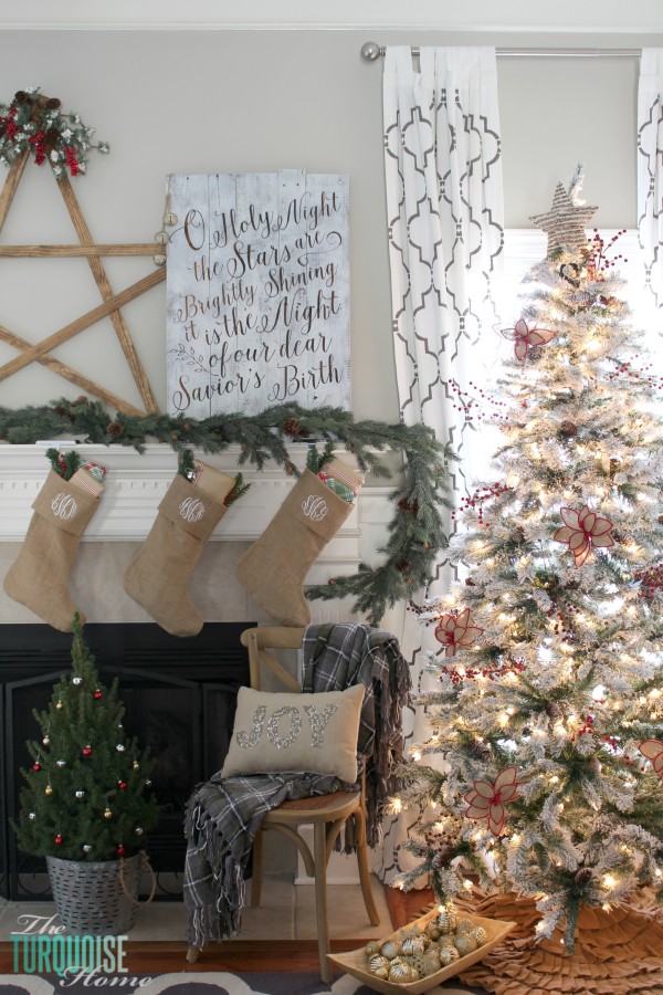 A Traditional Christmas Home Tour at TheTurquoiseHome.com
