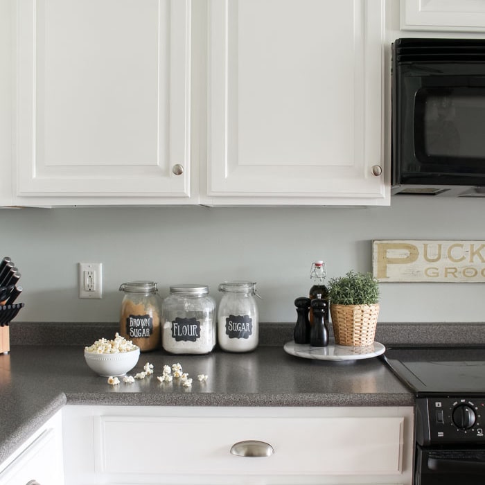 Painting Kitchen Cabinets at Home With No Pro Tools