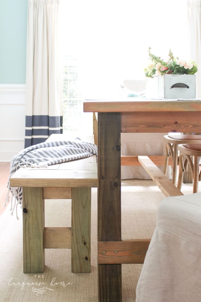 Amazing!! Build this DIY Farmhouse Bench for less than $40!