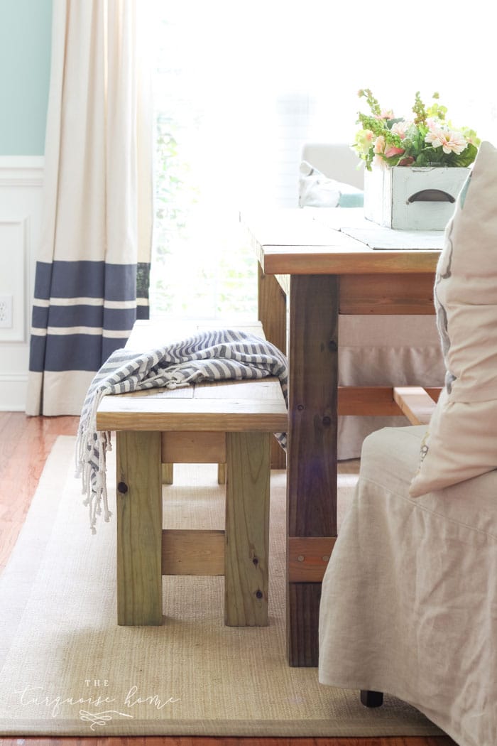 Amazing!! Build this DIY Farmhouse Bench for less than $40!