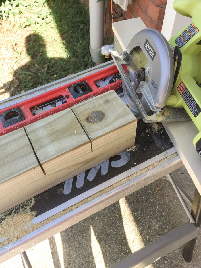 Amazing!! Build this DIY Farmhouse Bench for less than $40!