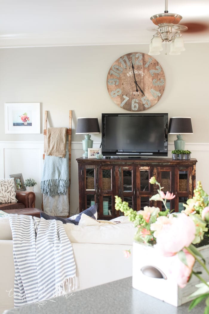 Simply gorgeous navy and turquoise in this summer home tour. Inspiration to create a home you love! | My Summer House