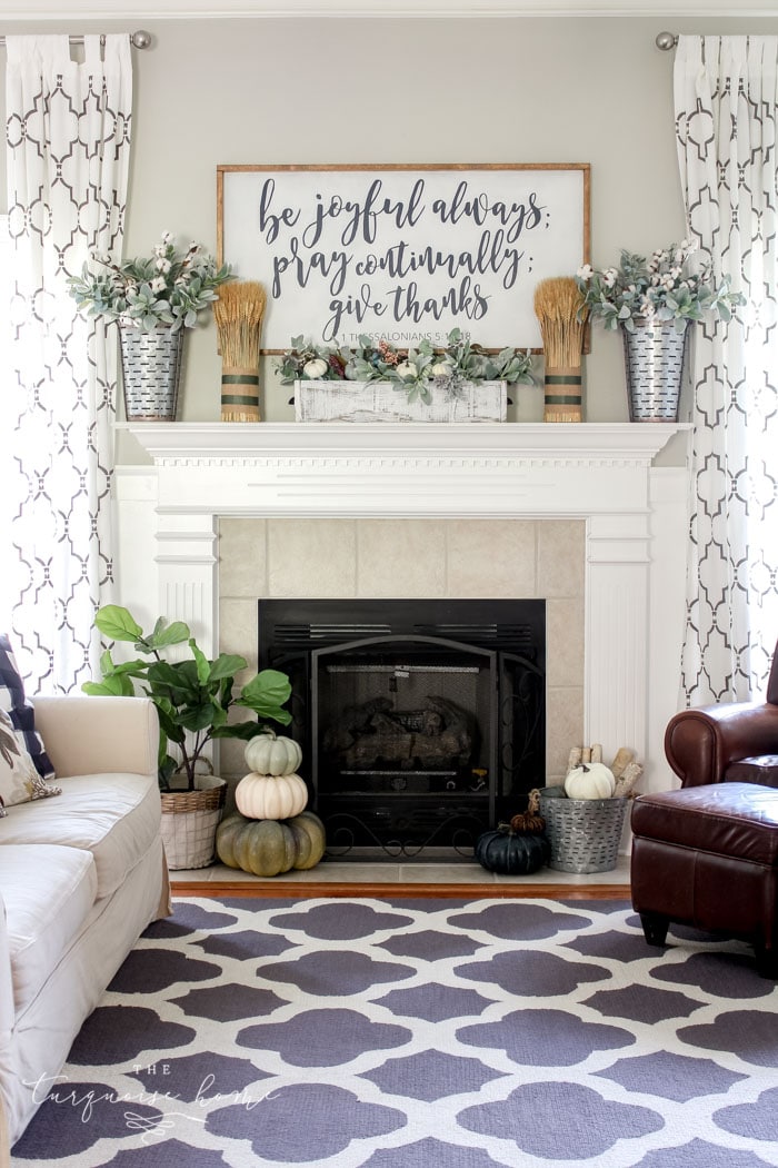 Love these simple tips for decorating for fall!! Simple farmhouse fall mantel with a DIY wooden sign