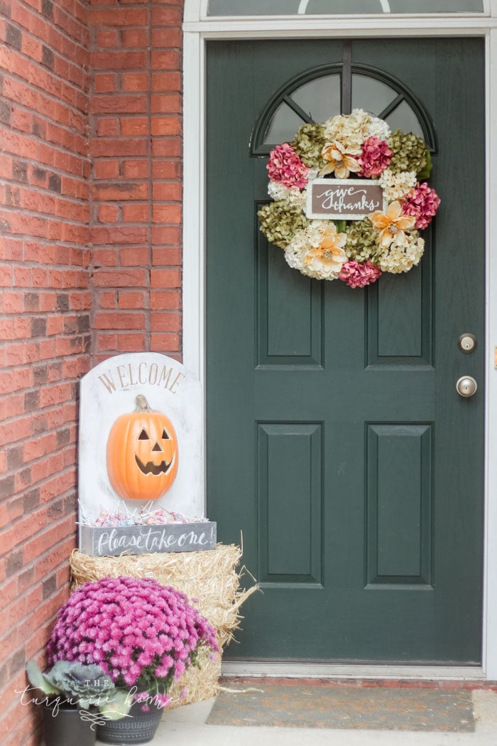 Love this fun candy holder for Halloween night!