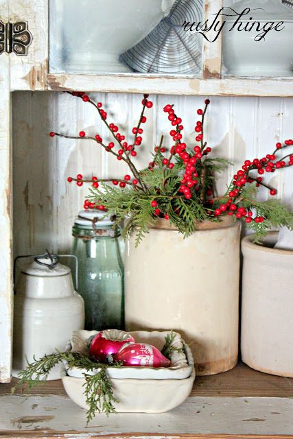 Festive Farmhouse Kitchen Decorating Inspiration