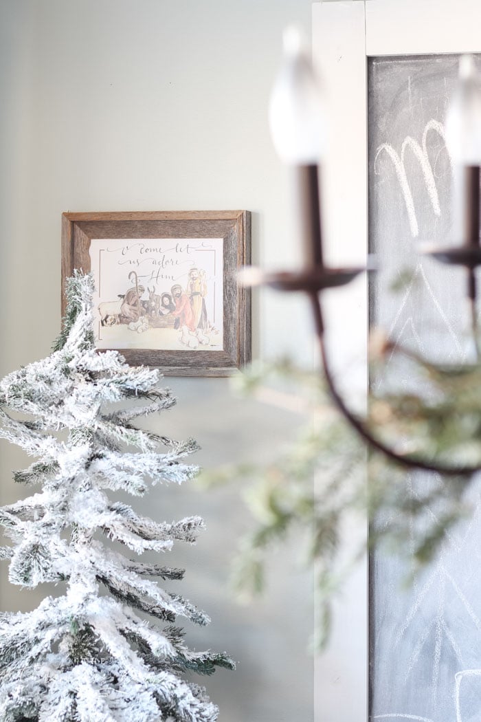 Adorable Farmhouse Christmas Kitchen ... and a real life tale of how this blogger balances motherhood and photo shoots. 🤪