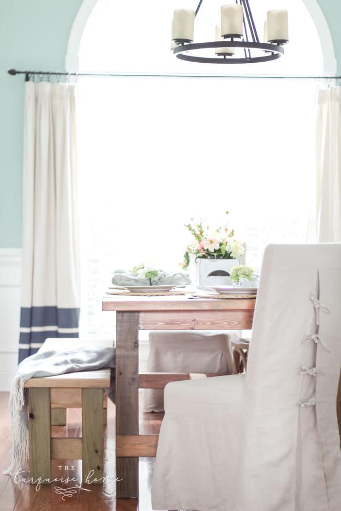 Farmhouse Spring Decorating in the Dining Room | Blue and Green spring decor