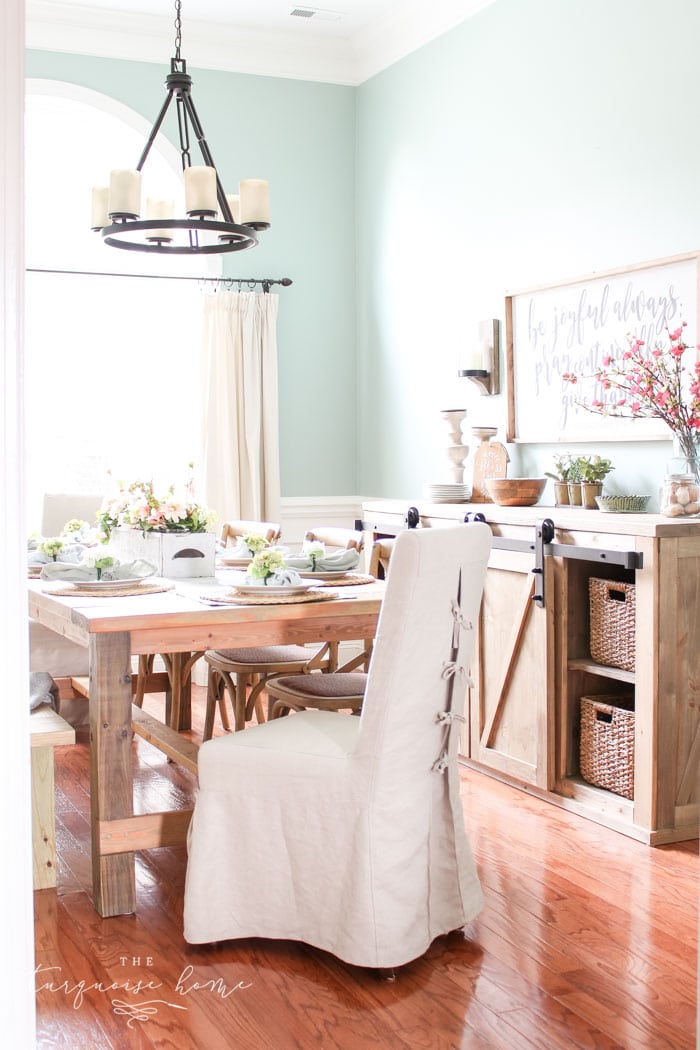 Farmhouse Spring Decorating in the Dining Room | Blue and Green spring decor
