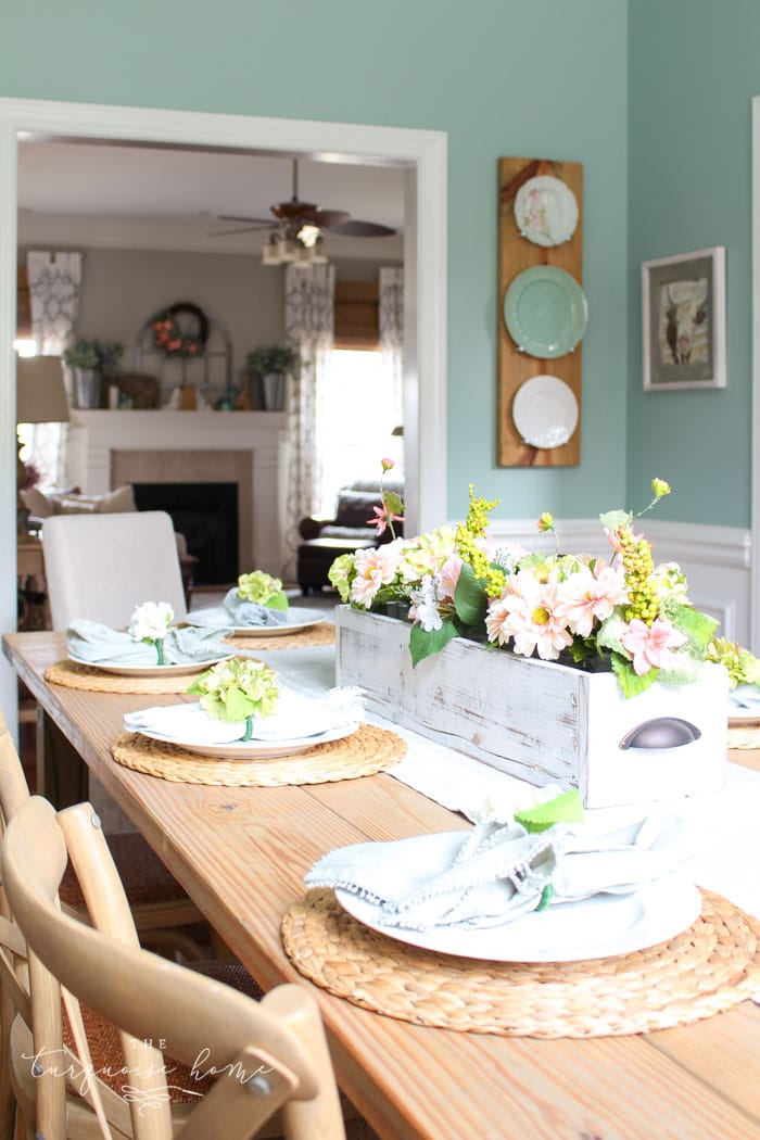 Farmhouse Spring Decorating in the Dining Room | Blue and Green spring decor