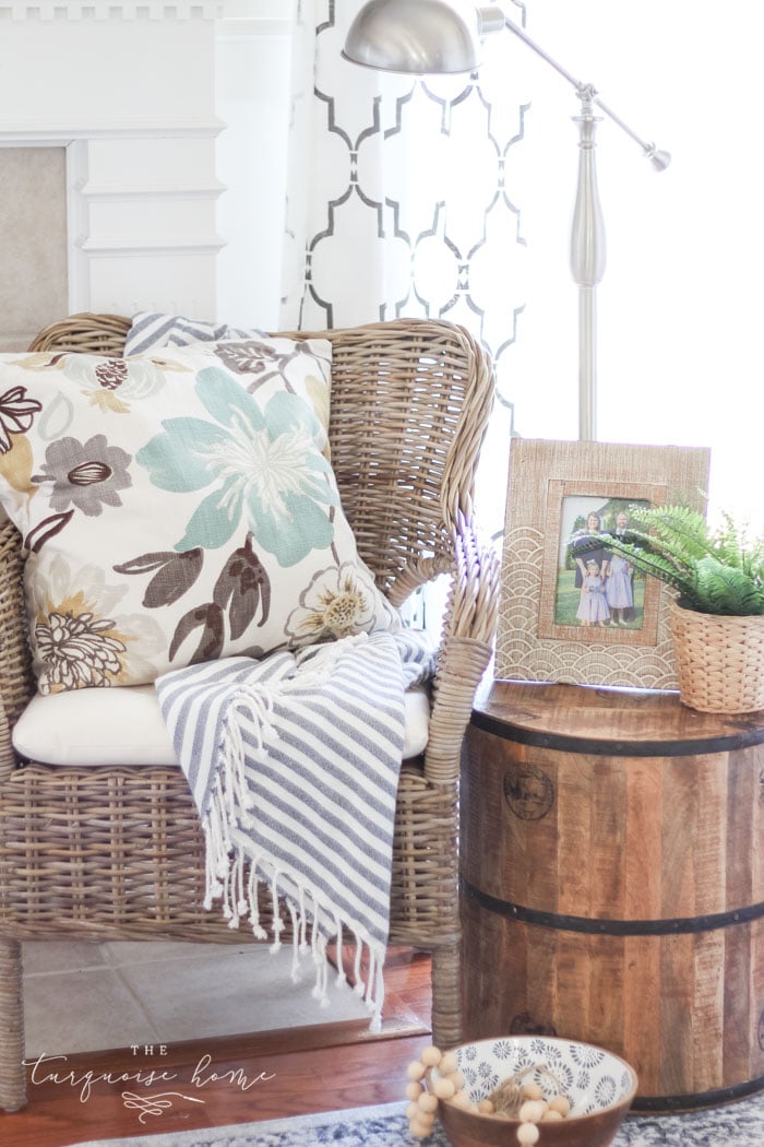 How to Decorate your Mantel for Spring