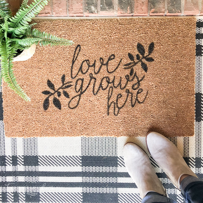 Cute DIY Doormat for the front porch! Create your own customized doormat for less than $20! | Love Grows Here DIY Doormat