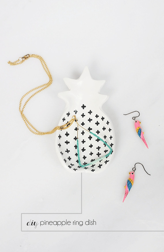 DIY Christmas Gifts: Pineapple Trinket Dish | 25 DIY Christmas Gift Ideas