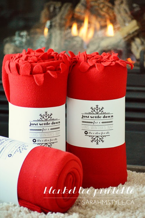 DIY Fleece Blanket with Printable Tag | 25 DIY Christmas Gift Ideas