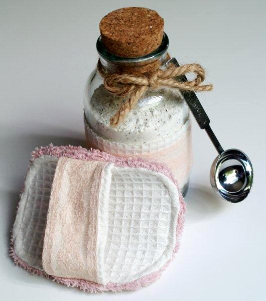 DIY Bath Scrub & Bath Salts | 25 DIY Christmas Gift Ideas