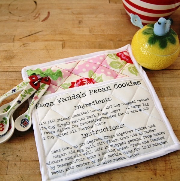 DIY Potholders with Recipe | 25 DIY Christmas Gift Ideas
