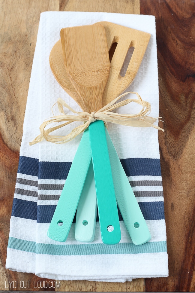 DIY Ombre Kitchen Utensils | 25 DIY Christmas Gift Ideas
