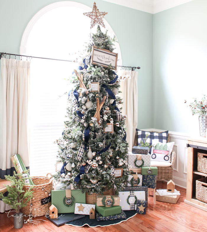 Christmas Color Palette | Navy & Green Farmhouse Christmas Tree