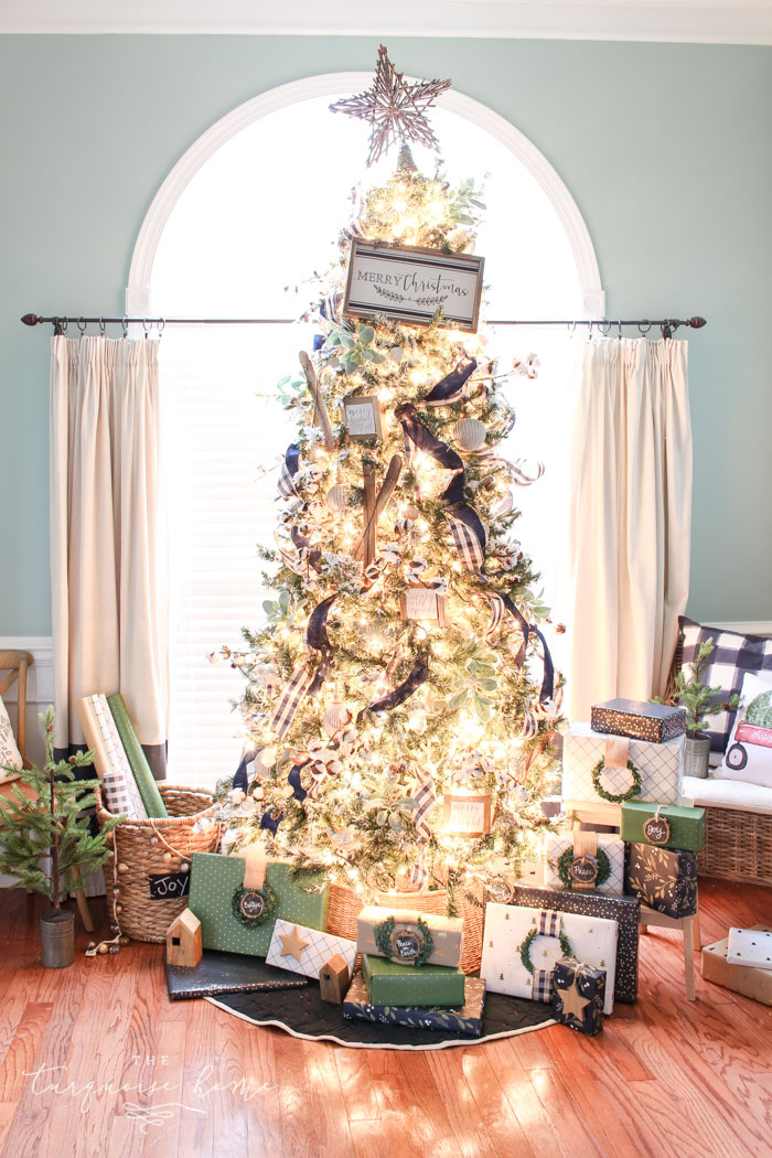 How to Put Lights on a Christmas Tree