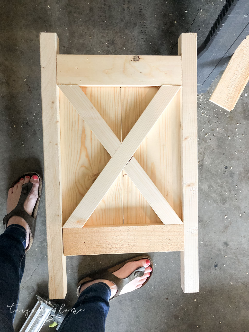 Step-by-step assembly of DIY wood planter