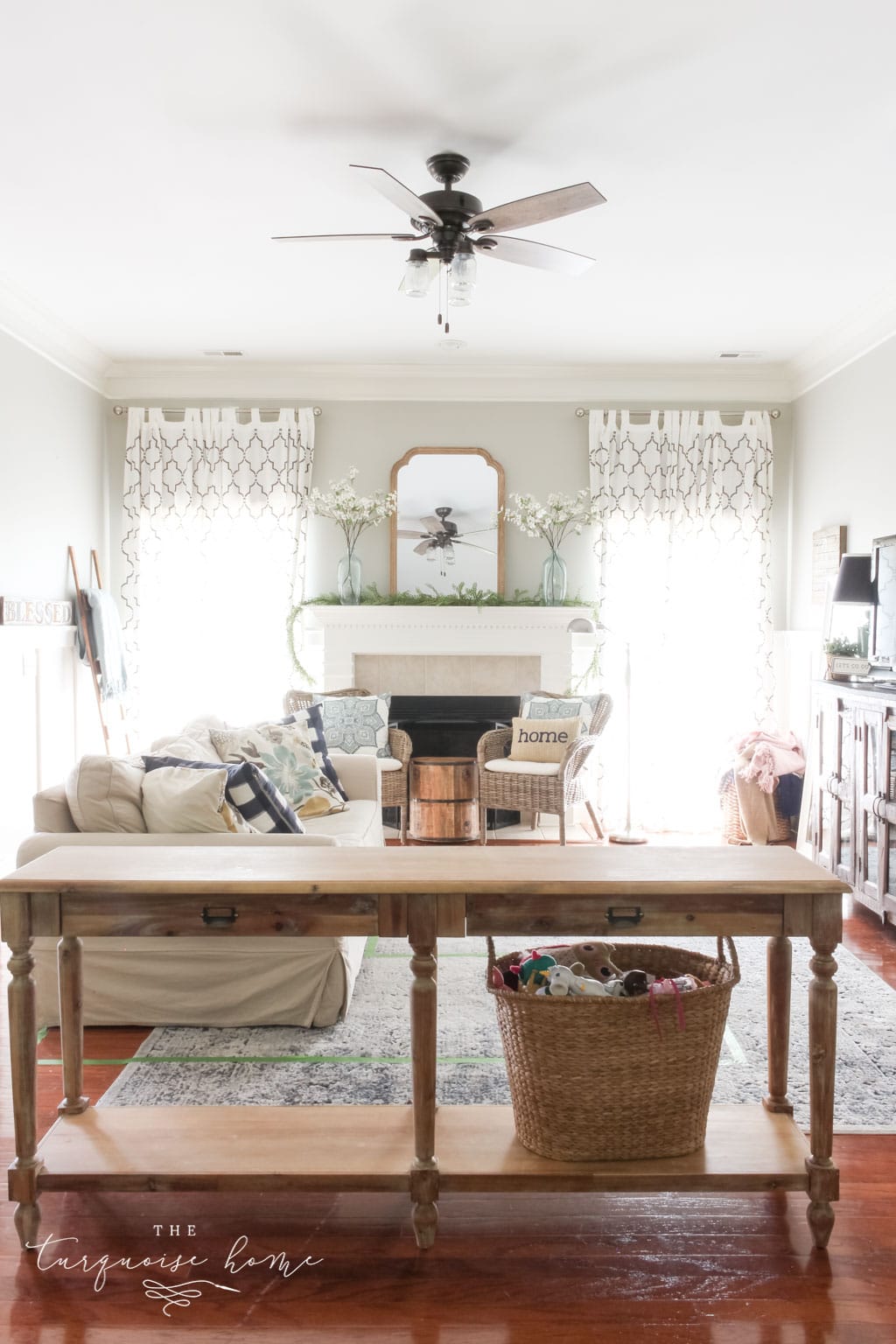 How to Choose a New Sofa and How to Put a Console Table Behind the Sofa