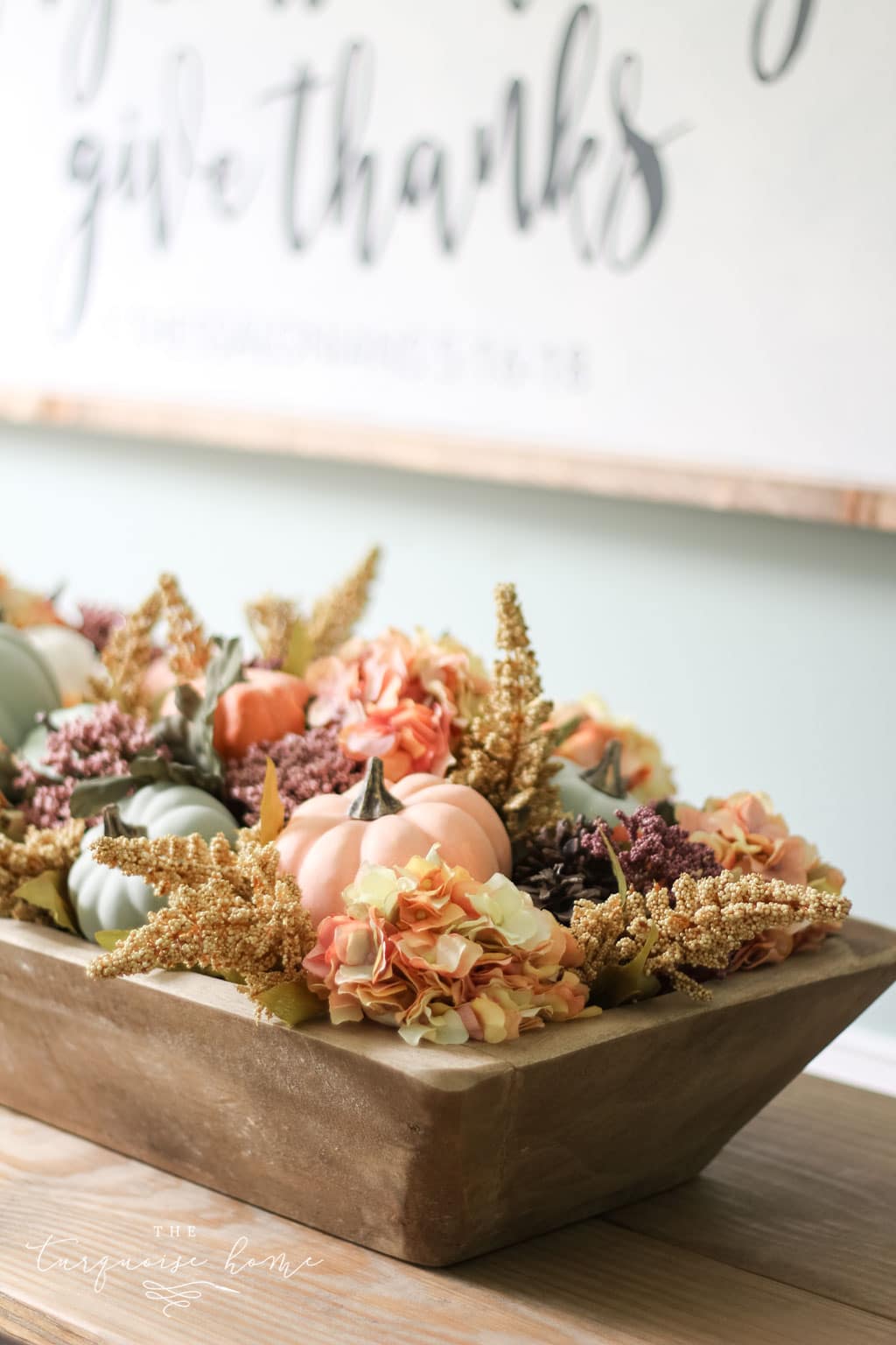 DIY Pumpkin & Dough Bowl Floral Fall Centerpiece - full tutorial #falldecor #falldiy #diyhomedecor