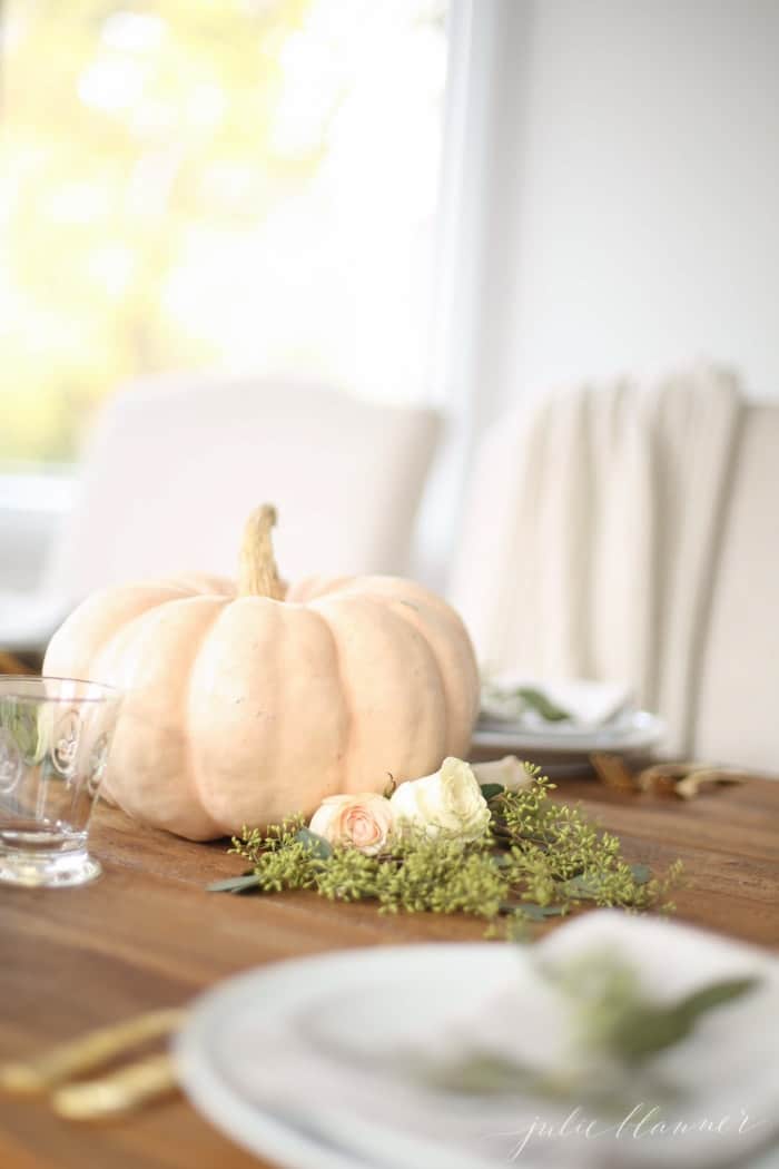 Simple Thanksgiving Table Decor from JulieBlanner.com