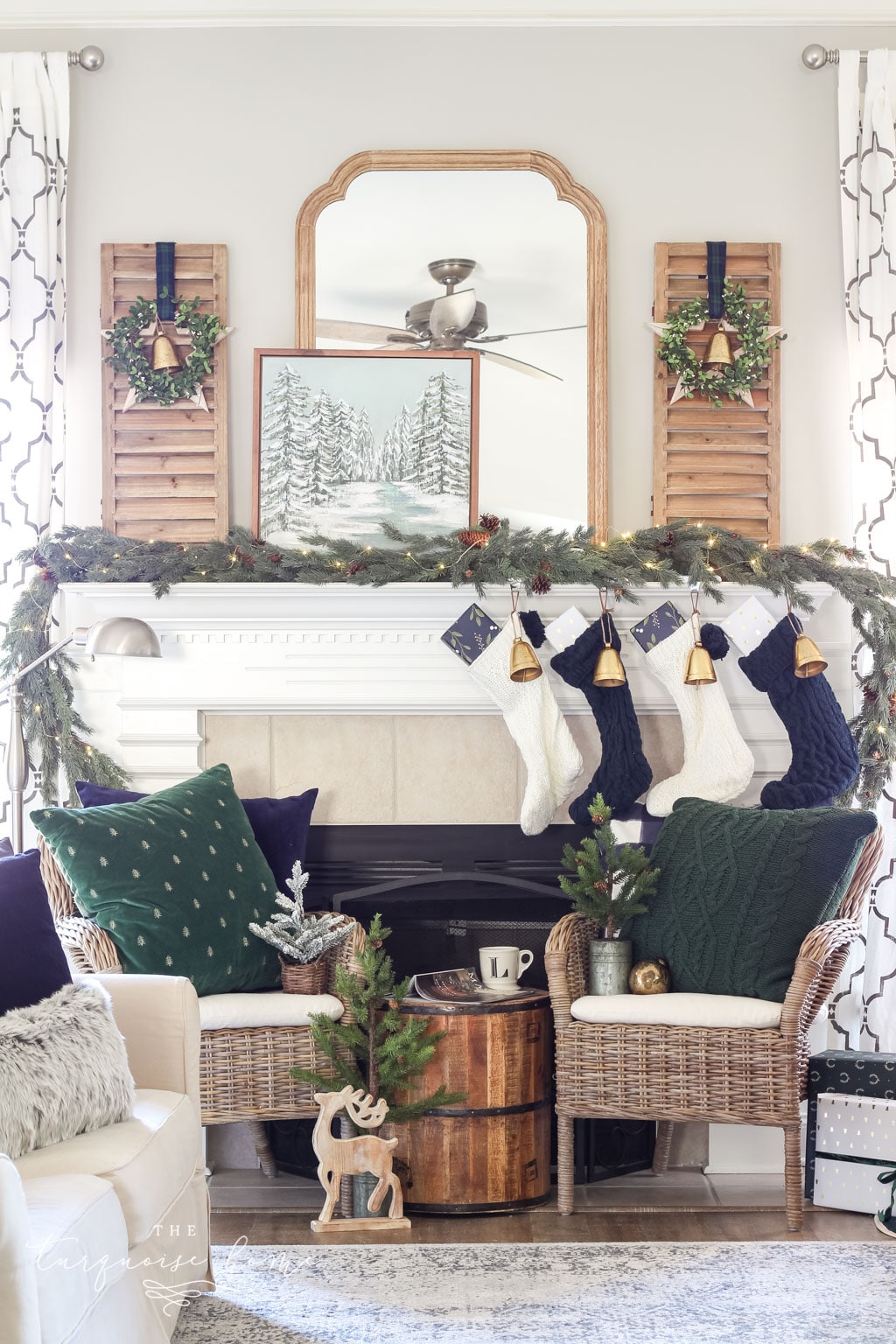 An Easy Christmas Mantel