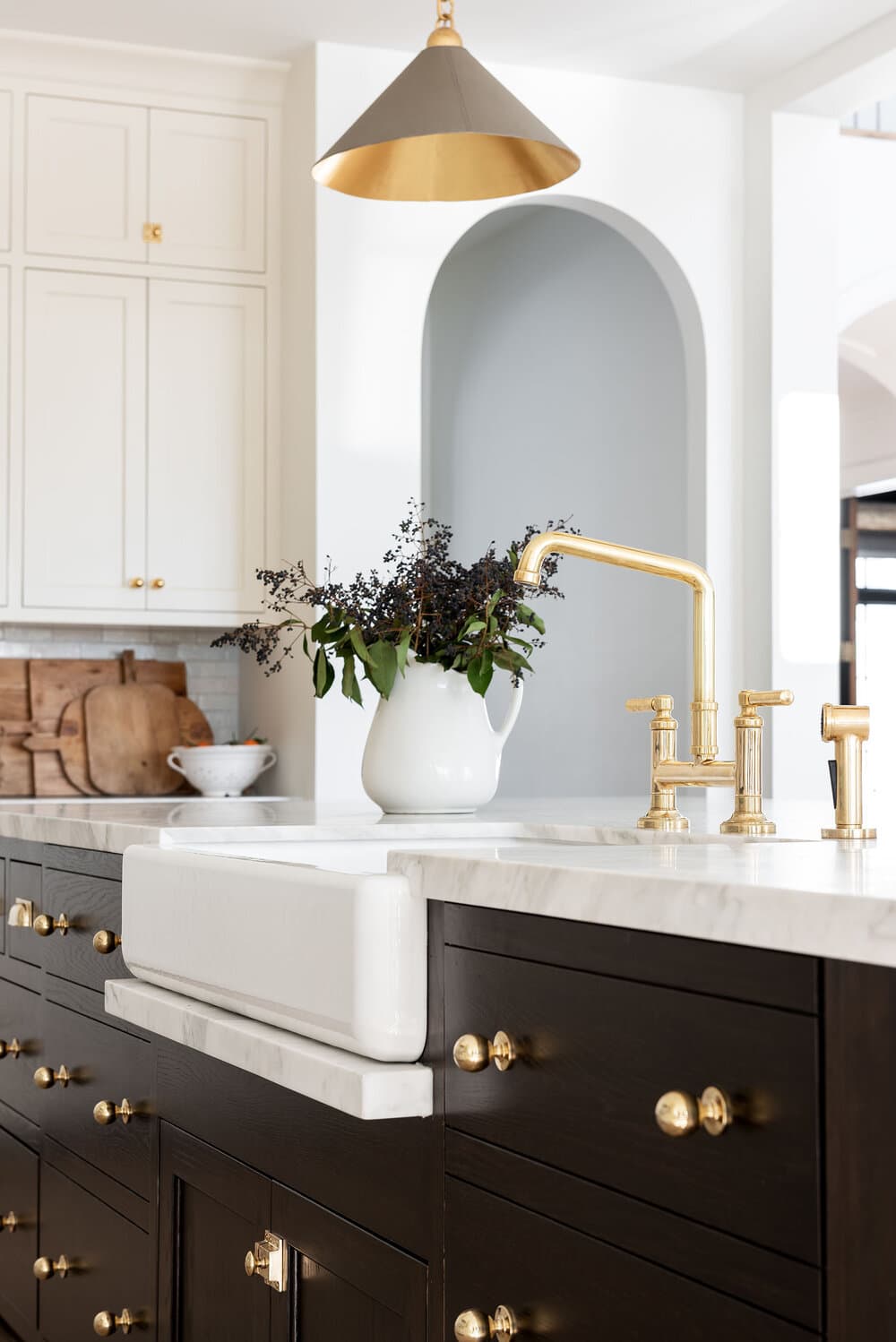 Drip Edge Detail and Farmhouse sink from Studio McGee