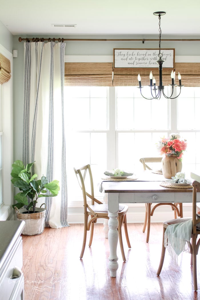 Casual farmhouse kitchen