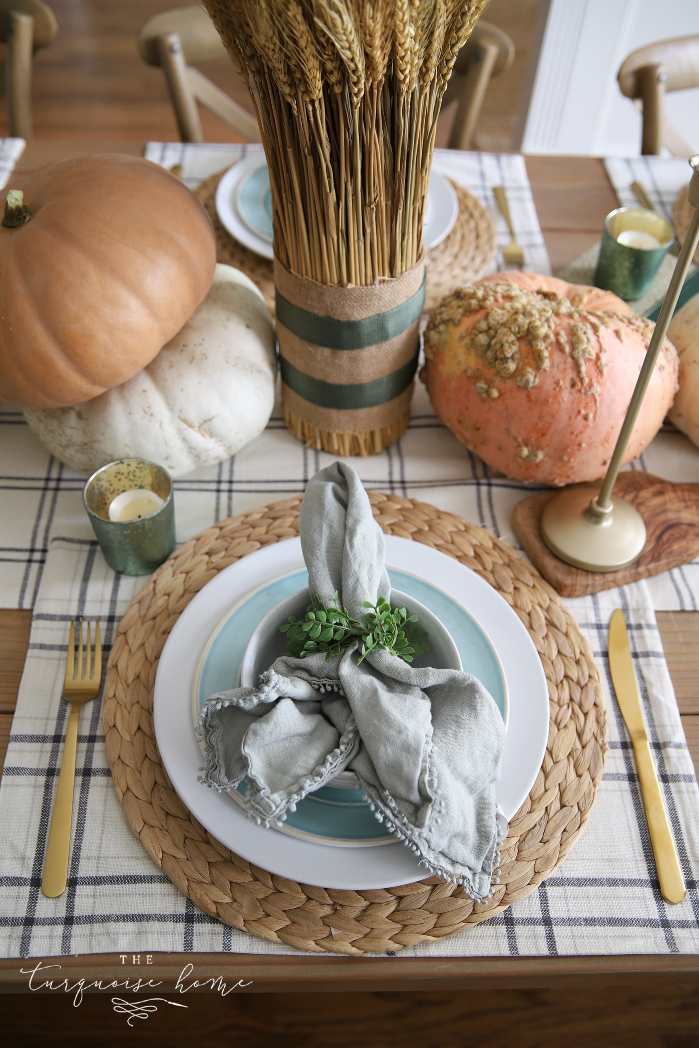 A Casual Friendsgiving Gathering {Hosting and Decor Ideas}